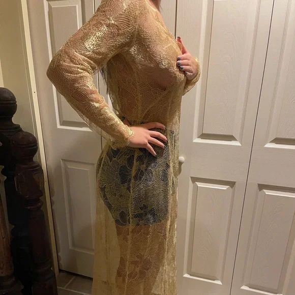 Gorgeous Vintage Tom and Linda Platt Metallic Gold Lace Gown for Saks Fifth Ave - Picture 8 of 16